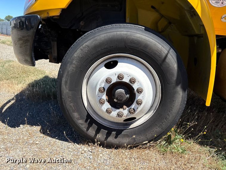 image for item YA2223 2019 International 4300 box truck