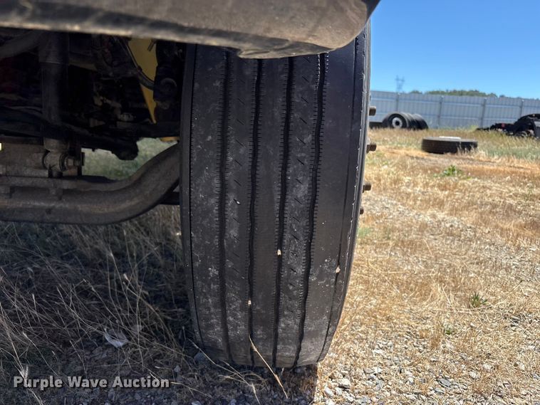 image for item YA2223 2019 International 4300 box truck