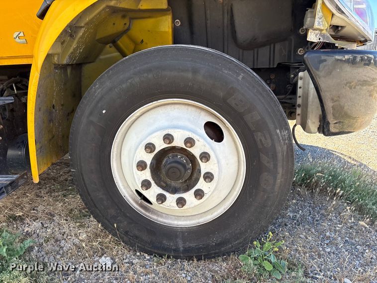 image for item YA2223 2019 International 4300 box truck