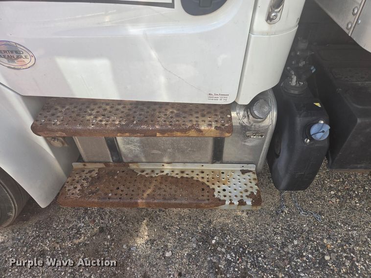 image for item YA2610 2020 Freightliner Business Class M2 box truck