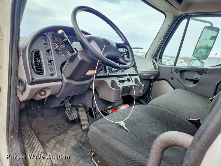 image for item YA2610 2020 Freightliner Business Class M2 box truck