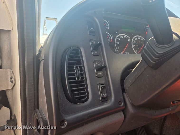 image for item YA2610 2020 Freightliner Business Class M2 box truck