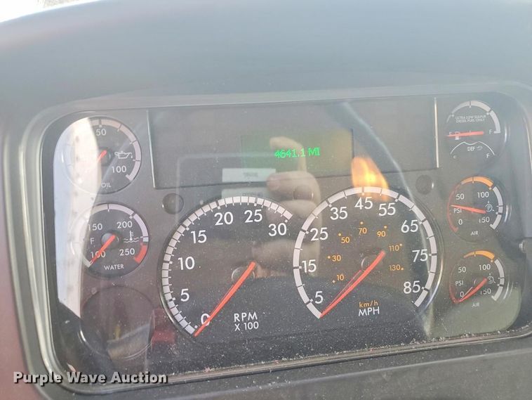 image for item YA2610 2020 Freightliner Business Class M2 box truck