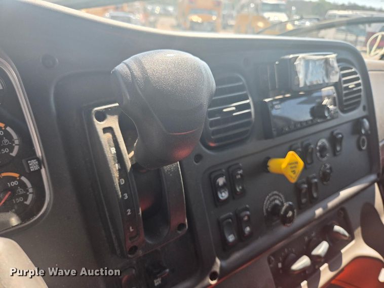 image for item YA2610 2020 Freightliner Business Class M2 box truck