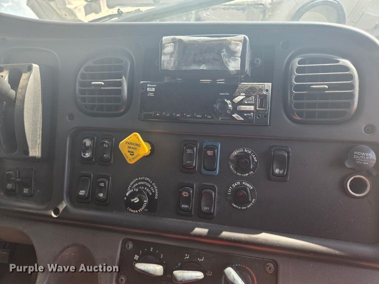 image for item YA2610 2020 Freightliner Business Class M2 box truck