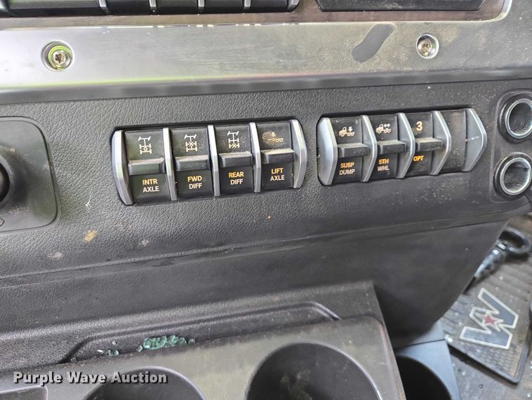 image for item YA2763 2024 Western Star 49X semi truck