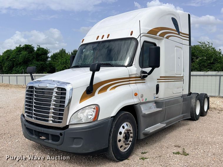 2019 Freightliner Cascadia semi truck