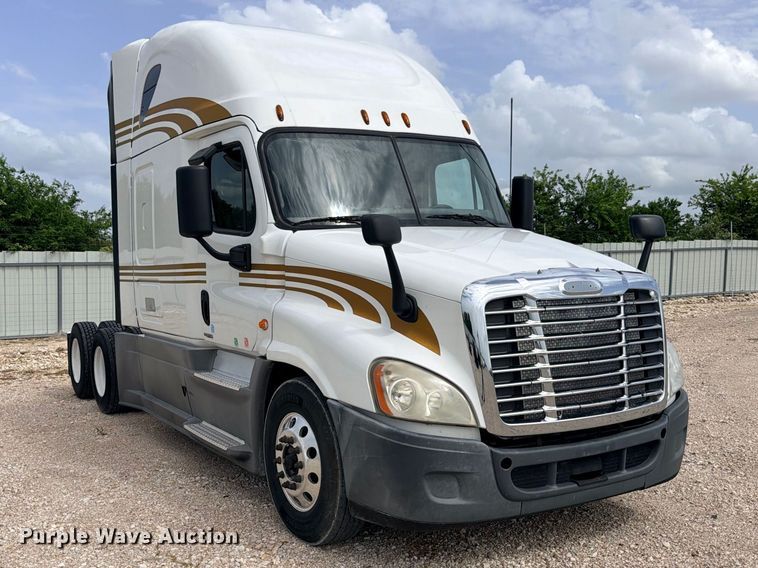 image for item YA2787 2019 Freightliner Cascadia semi truck