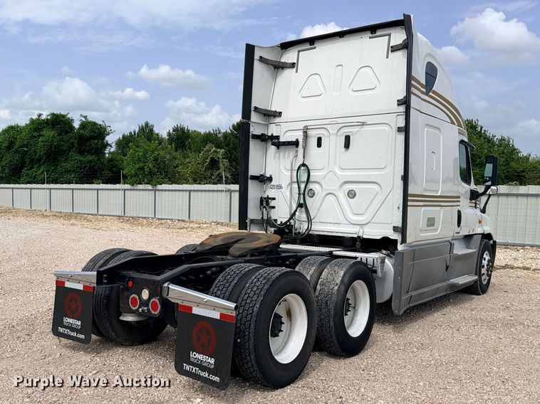 image for item YA2787 2019 Freightliner Cascadia semi truck