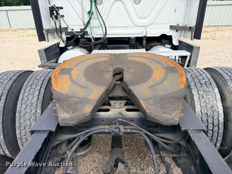 image for item YA2787 2019 Freightliner Cascadia semi truck