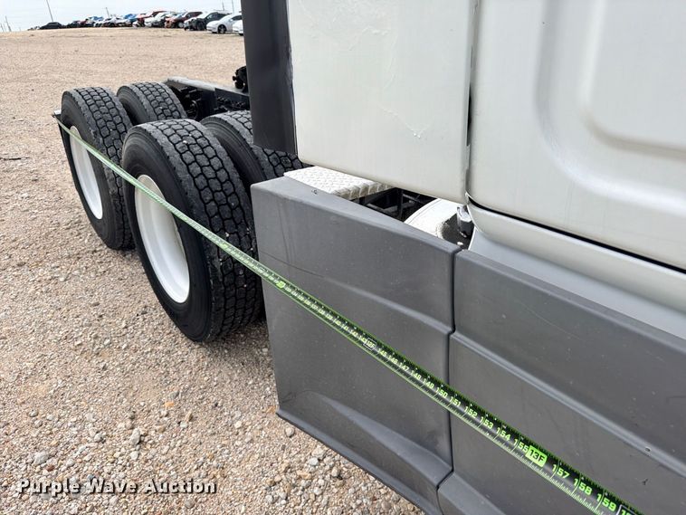 image for item YA2787 2019 Freightliner Cascadia semi truck