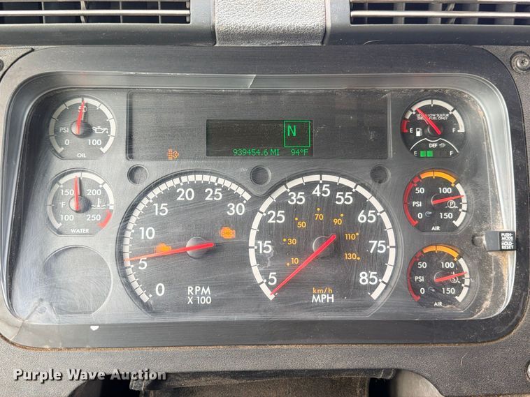image for item YA2787 2019 Freightliner Cascadia semi truck