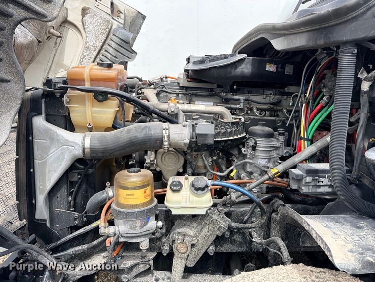 image for item YA2787 2019 Freightliner Cascadia semi truck