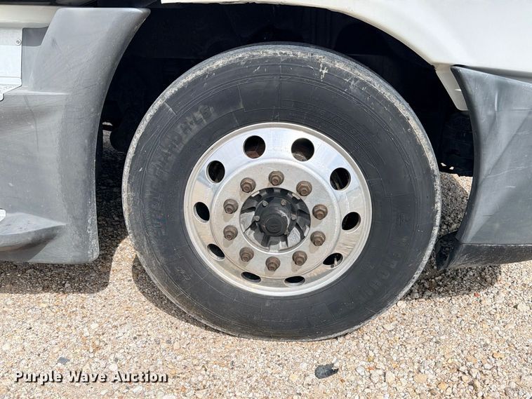image for item YA2787 2019 Freightliner Cascadia semi truck