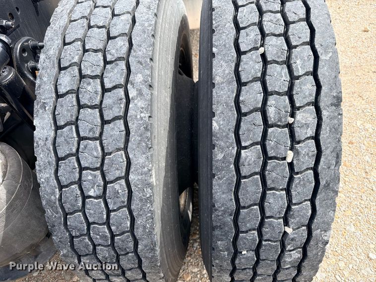 image for item YA2787 2019 Freightliner Cascadia semi truck