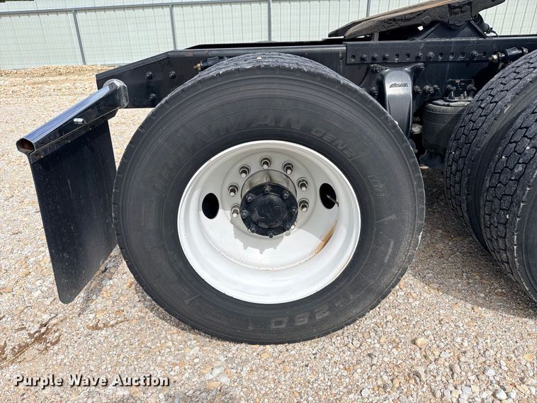image for item YA2787 2019 Freightliner Cascadia semi truck