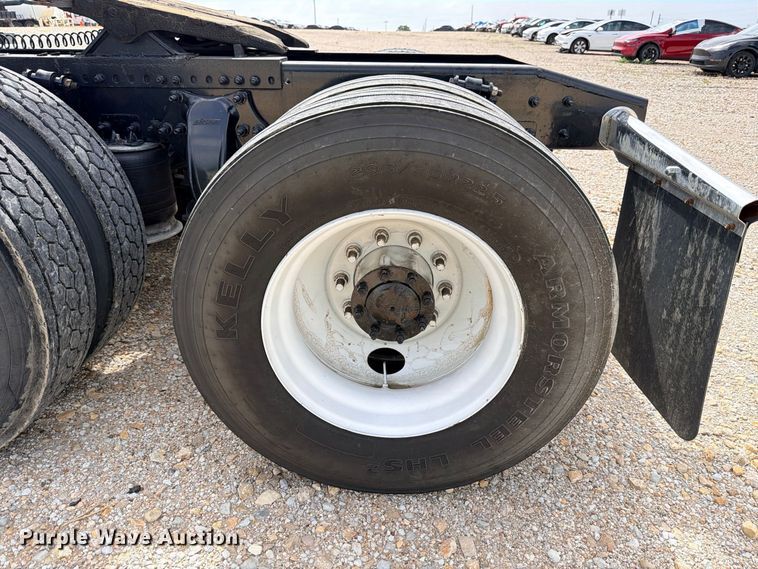 image for item YA2787 2019 Freightliner Cascadia semi truck