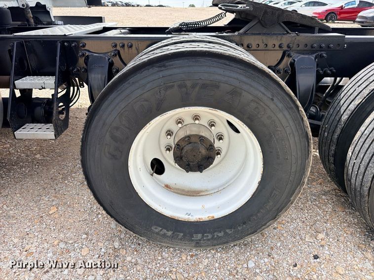 image for item YA2787 2019 Freightliner Cascadia semi truck