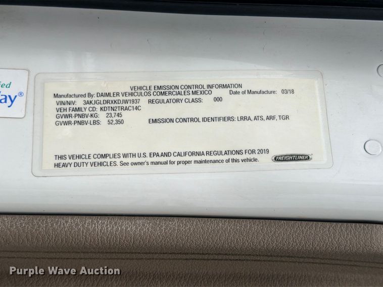 image for item YA2787 2019 Freightliner Cascadia semi truck