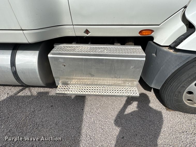 image for item YA2898 2016 International LF687 semi truck