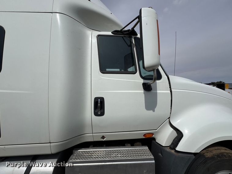 image for item YA2898 2016 International LF687 semi truck