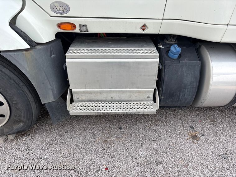 image for item YA2898 2016 International LF687 semi truck
