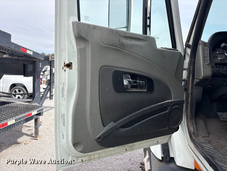 image for item YA2898 2016 International LF687 semi truck