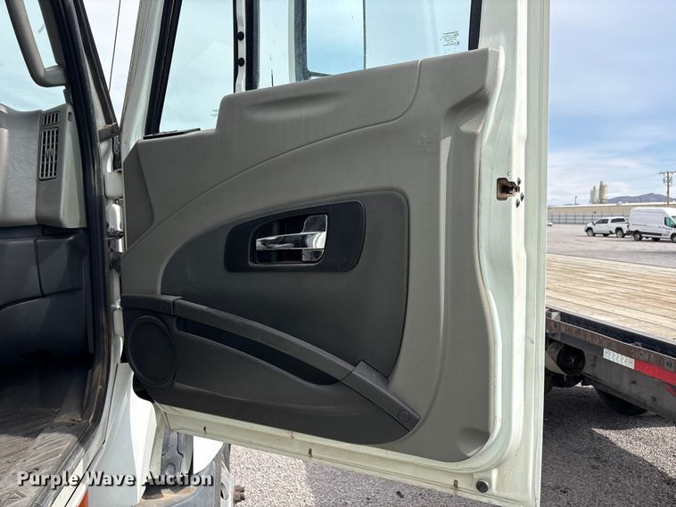 image for item YA2898 2016 International LF687 semi truck