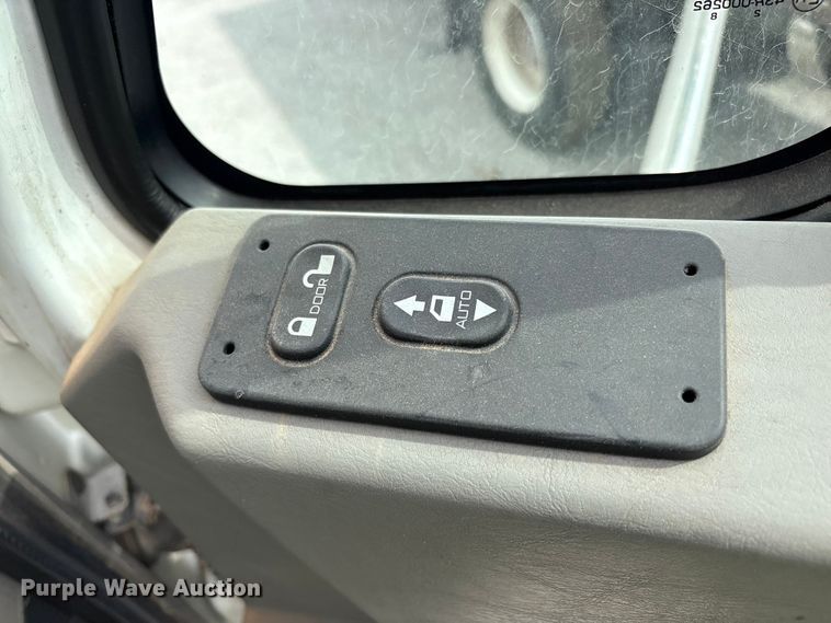 image for item YA2898 2016 International LF687 semi truck