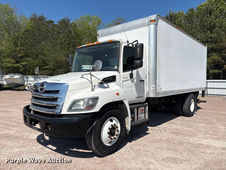 2015 Hino 268 box truck