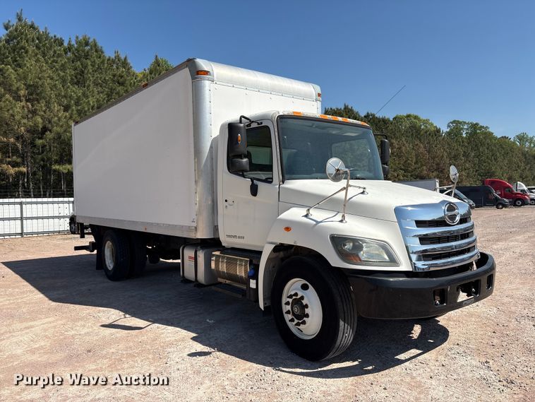image for item YA3132 2015 Hino 268 box truck