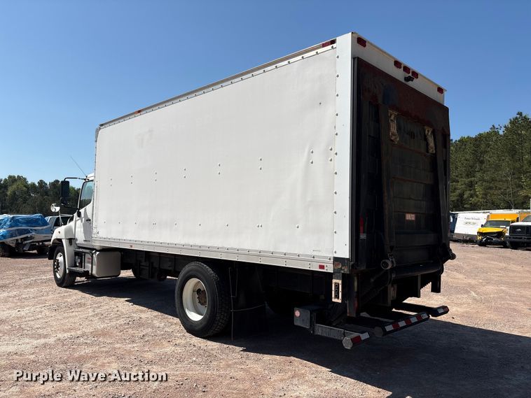 image for item YA3132 2015 Hino 268 box truck