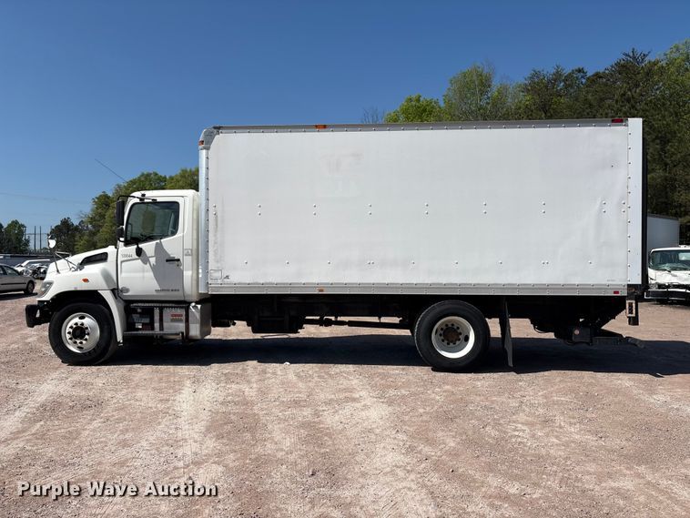 image for item YA3132 2015 Hino 268 box truck