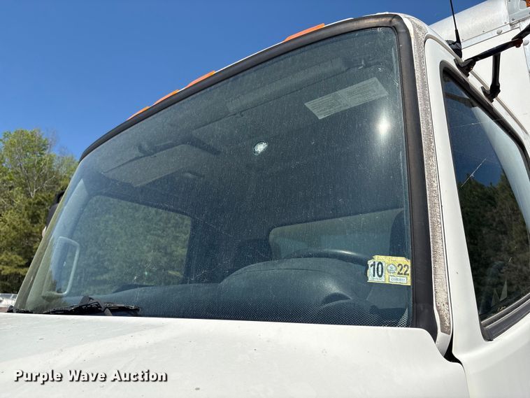 image for item YA3132 2015 Hino 268 box truck