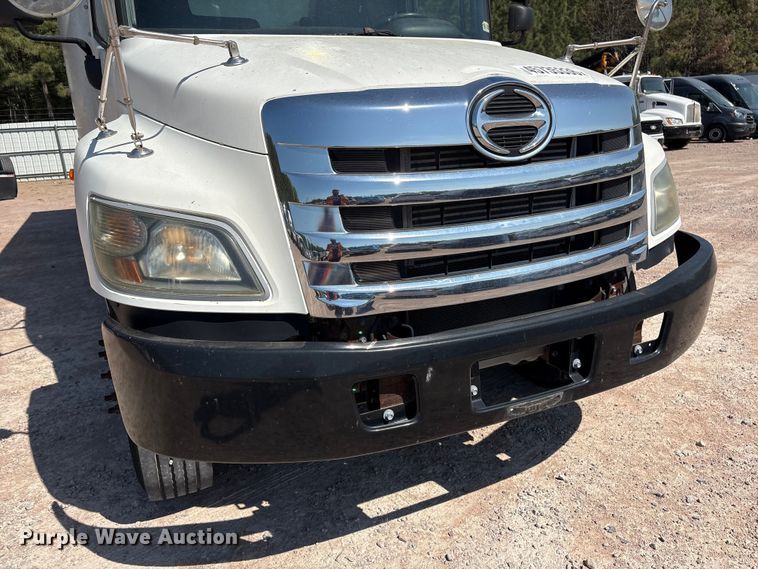 image for item YA3132 2015 Hino 268 box truck