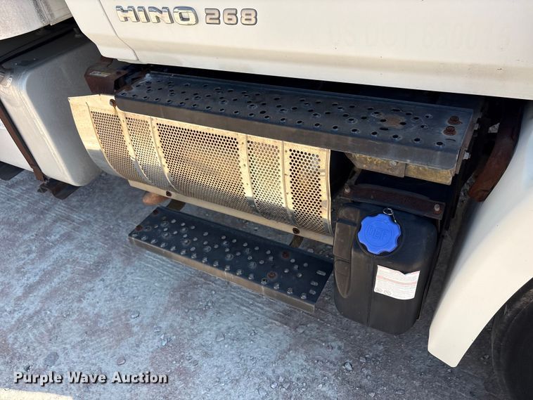 image for item YA3132 2015 Hino 268 box truck