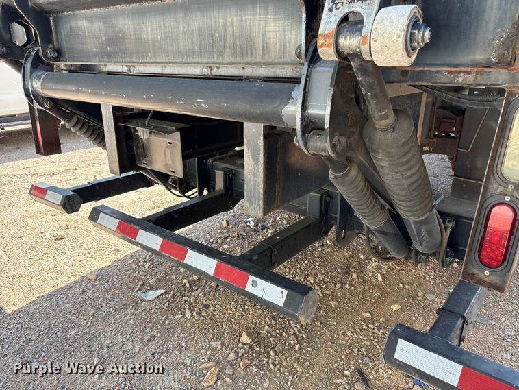 image for item YA3132 2015 Hino 268 box truck