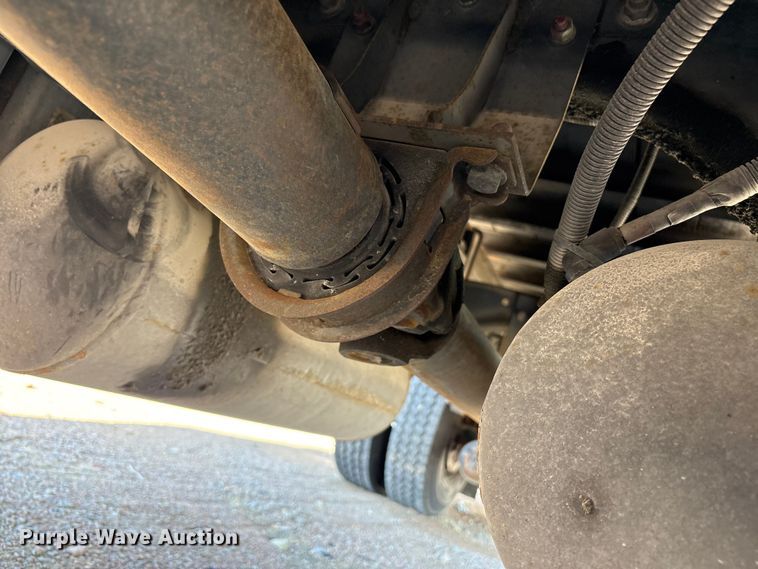 image for item YA3132 2015 Hino 268 box truck
