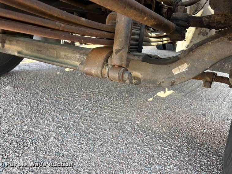 image for item YA3132 2015 Hino 268 box truck