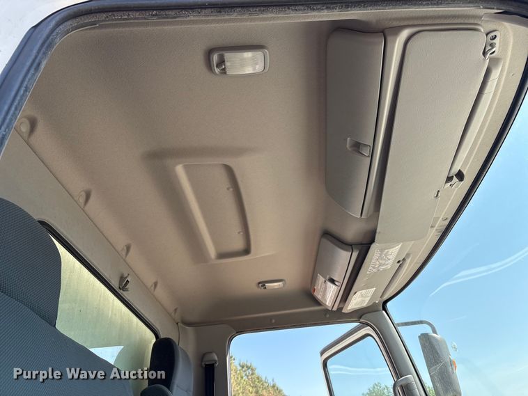 image for item YA3132 2015 Hino 268 box truck