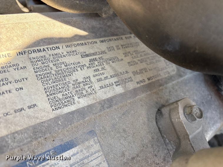 image for item YA3132 2015 Hino 268 box truck