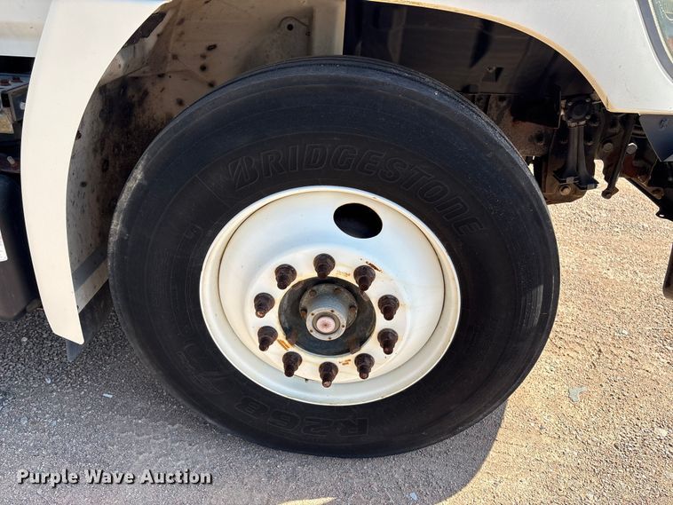 image for item YA3132 2015 Hino 268 box truck
