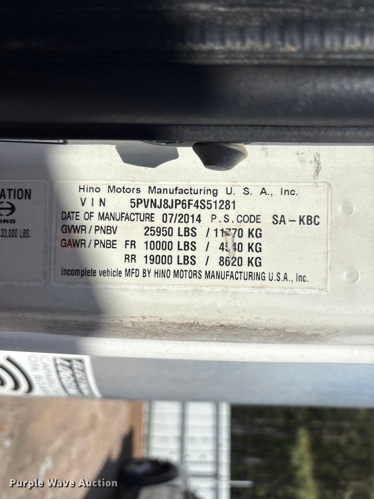 image for item YA3132 2015 Hino 268 box truck