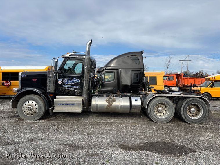 image for item YA3158 2025 Peterbilt 589 semi truck