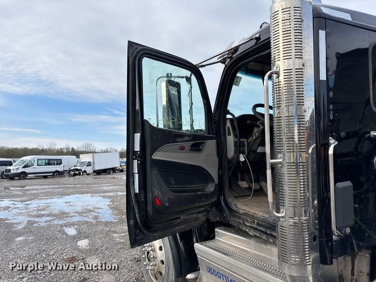image for item YA3158 2025 Peterbilt 589 semi truck