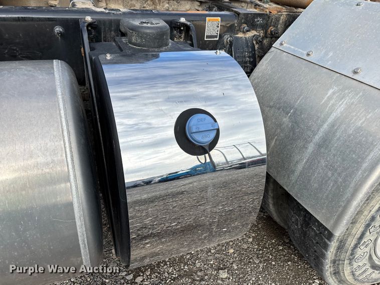 image for item YA3158 2025 Peterbilt 589 semi truck