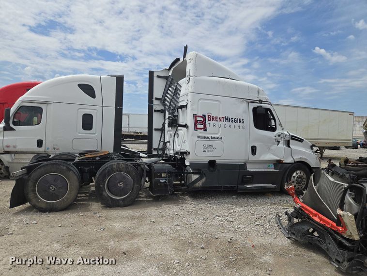 image for item YA3159 2024 Freightliner Cascadia semi truck