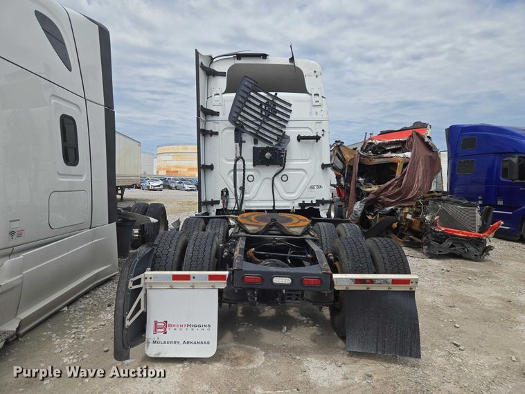 image for item YA3159 2024 Freightliner Cascadia semi truck