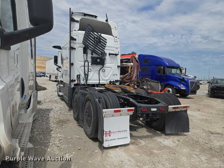 image for item YA3159 2024 Freightliner Cascadia semi truck