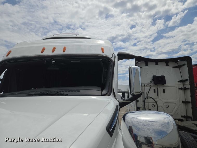 image for item YA3159 2024 Freightliner Cascadia semi truck